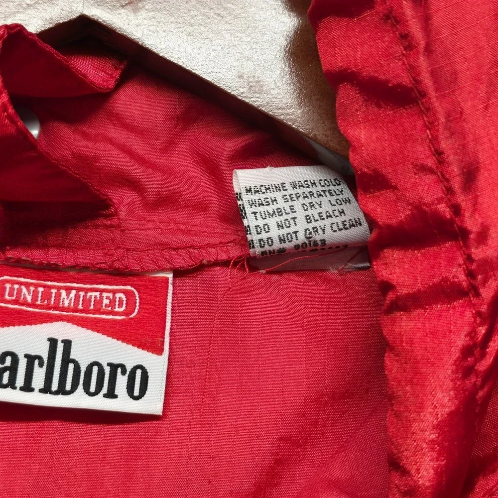 Vintage‎ Marlboro Unlimited Packable Hooded Windbreaker Size Medium